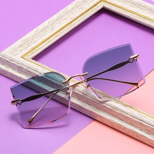 Frameless geometric sunglasses with purple gradient lenses and gold clover metal temples