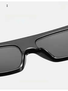 Close-up of comfortable integrated nose pads on black oversized fashion sunglasses