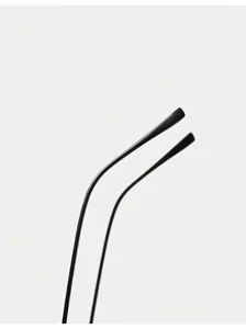 Dettaglio delle stanghette ergonomiche nero opaco per un indosso stabile e comodo