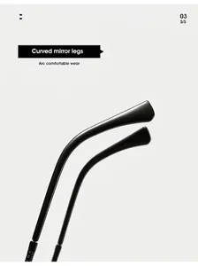 Gros plan sur les branches de lunettes noires brillantes pour un ajustement ergonomique