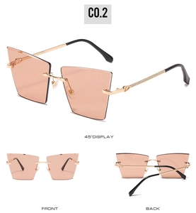 Lunettes de soleil carrées sans monture avec verres roses et branches dorées, vue multi-angles