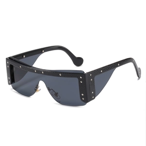 Shield Sunglasses Large Frame Metal Rivet Polycarbonate Punk Hip Hop UV400 Protection Future Style Eyewear Women Men