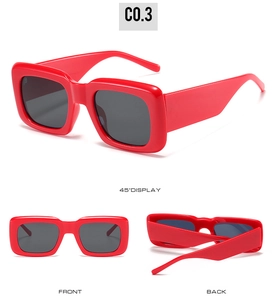 Dreifache Ansicht der roten quadratischen Sonnenbrille mit breiten Bügeln und Gläsern