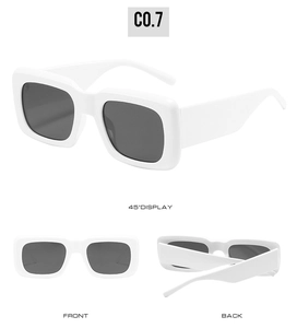 Drei Ansichten der weißen rechteckigen Sonnenbrille mit breitem Rahmen und grauen Gläsern