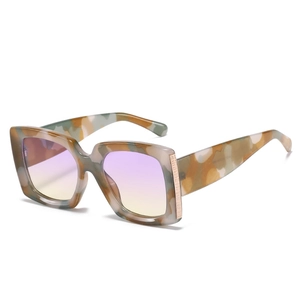 Chic square tortoise frame sunglasses with gradient lenses and gold temple accents