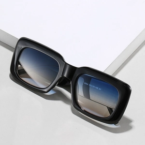 Trendige schwarze Oversize-Quadrat-Sonnenbrille für Damen mit Verlaufsgläsern und breitem Bügel