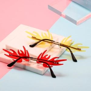 Coole rahmenlose Sonnenbrille in Flammenform in Gelb und Rot für Partys