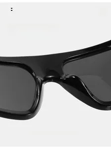 Detail shot of the comfortable integrated nose pads on black oversized hip hop sunglasses