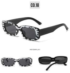 Trois vues de lunettes de soleil rectangulaires noires avec motif de vagues blanches