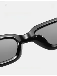 Vue macro détaillée des plaquettes de nez confortables sur lunettes de soleil ovales vintage
