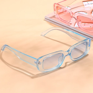 Lunettes de soleil rétro à monture ovale bleu clair transparent avec larges branches