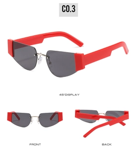 Mehrere Ansichten mit roten Bügeln und dunkelgrauen quadratischen Gläsern dieser Sonnenbrille