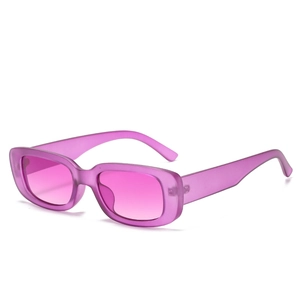 Lunettes de soleil rectangulaires roses translucides ovales au style vintage Y2K