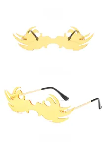 Vues détaillées de lunettes de soleil sans monture en forme de flamme jaune et or
