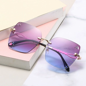 Frameless oversized sunglasses with gradient purple blue lenses and pink heart gemstone