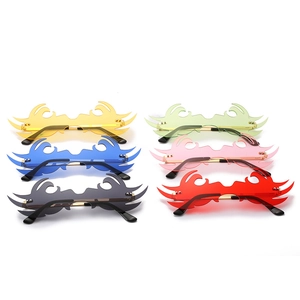 Lot de six lunettes de soleil sans monture en forme de flamme style Y2K coloré