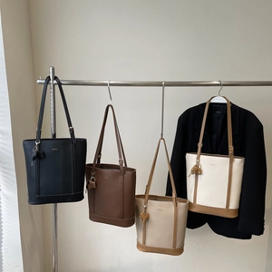 Large Capacity PU Leather Tote Bag With Adjustable Strap Elephant Charm Casual Daily Commute Handbag For Women