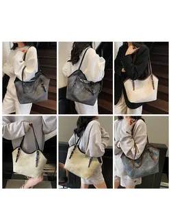 Détails de grands sacs fourre-tout en cuir en plusieurs coloris portés par un mannequin