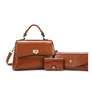 Detailansicht des braunen 3-teiligen Taschensets mit Shopper, Brieftasche und Kartenhalter