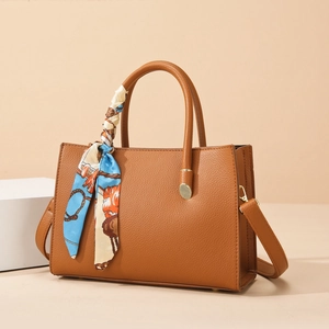 Sac À Main Femme Cuir PU Sac À Bandoulière Cabas Avec Décor Écharpe En Satin Mode Simple Sac Banlieusard