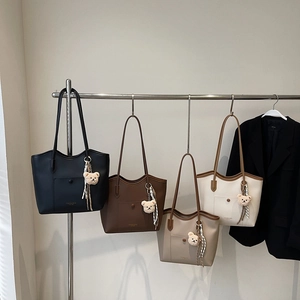 Large Capacity PU Leather Tote Bag Fashion Shoulder Crossbody Bag Retro Minimalist For Women With Plush Bear Pendant