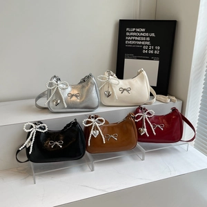 Women Underarm Hobo Bag Glossy PU Leather With Artificial Pearl Bow Heart Pendant Metal Bow Decor Korean Y2K Sweet Style