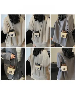 Mini sac bandoulière en paille pour fille avec nœud élégant et chaîne en métal