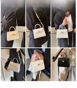 Détails des sacs bandoulière matelassés pour femmes en beige, argent et noir mat