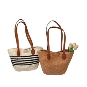 Grands sacs cabas tissés avec anses en cuir en styles rayé et marron pour l'été
