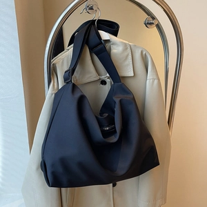 Minimalist black large capacity crossbody tote bag with adjustable wide shoulder strap
