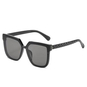 Oversized Square Sunglasses Women PC Frame UV400 Protection Retro Fashion Quilted Texture Temples Outdoor Travel