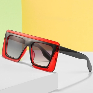 Fashionable square chunky sunglasses with red transparent and black two-tone frame