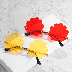 Chic shell-shaped rimless sunglasses in red and yellow with gold metal temples