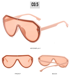 Drei-Wege-Ansicht der pfirsichfarbenen Oversize-Sonnenbrille mit silbernen Nietenakzenten