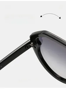 Makroaufnahme des hochwertigen Metallscharniers und der Gravur auf der schwarzen Sonnenbrille