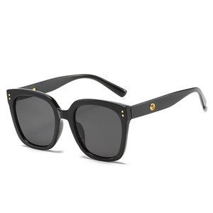 Large Square Frame Sunglasses For Women Fashion UV400 Protection PC Frame Retro Style Outdoor Eyewear