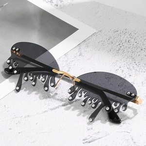Fashion rimless teardrop sunglasses with crystal fringe and golden metal frame