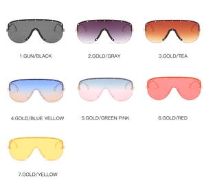 Collection de lunettes de soleil shield avec clous et verres dégradés en sept couleurs