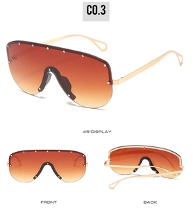 Trois vues de lunettes de soleil masque oversize avec verres dégradés et clous argentés