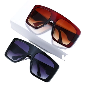 Fashion oversized square sunglasses for women with gradient lenses in dark red and black frames