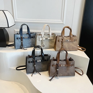 Minimalist PU Leather Shoulder Bag With Turn Lock And Braided Pendant Tote Handbag And Pouch For Women Commuting Style