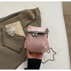 Detailed view of pink pleated mini chain bag with vintage kiss-lock metal clasp