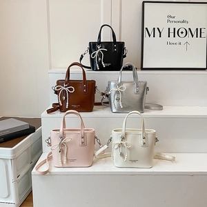 Sac Seau En Cuir PU Femmes Sac À Main Avec Pendentif Noeud Künstliche Perle Coeur Charm Sac À Bandoulière Mode Coréenne