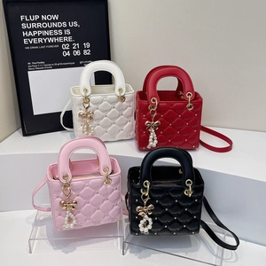 Sac À Épaule Matelassé Cuir PU Rivets Étoile Sac À Main Bandoulière Avec Pendentif Künstliche Perle Nœud Élégant Mode Femmes