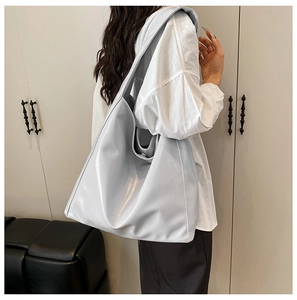 Minimalist large capacity bucket tote bag in soft cream PU leather for daily commuting