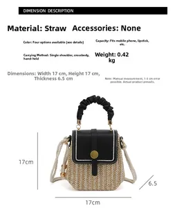 Dettaglio della borsa a tracolla in paglia con dimensioni 17x17x6,5cm e patta in pelle nera