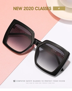 Detail der eckigen Sonnenbrille mit Metall-Scharnierdesign und Rahmen-Spezifikationen