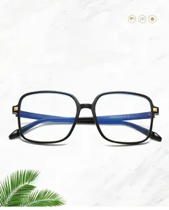 Flachbild von TR90 Blaulichtfilter Brille mit schwarzem quadratischem Rahmen auf Marmor