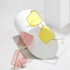 Fashionable rimless square sunglasses with yellow and purple gradient geometric lenses