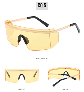 Vues détaillées des lunettes de soleil visière jaune avec branches dorées